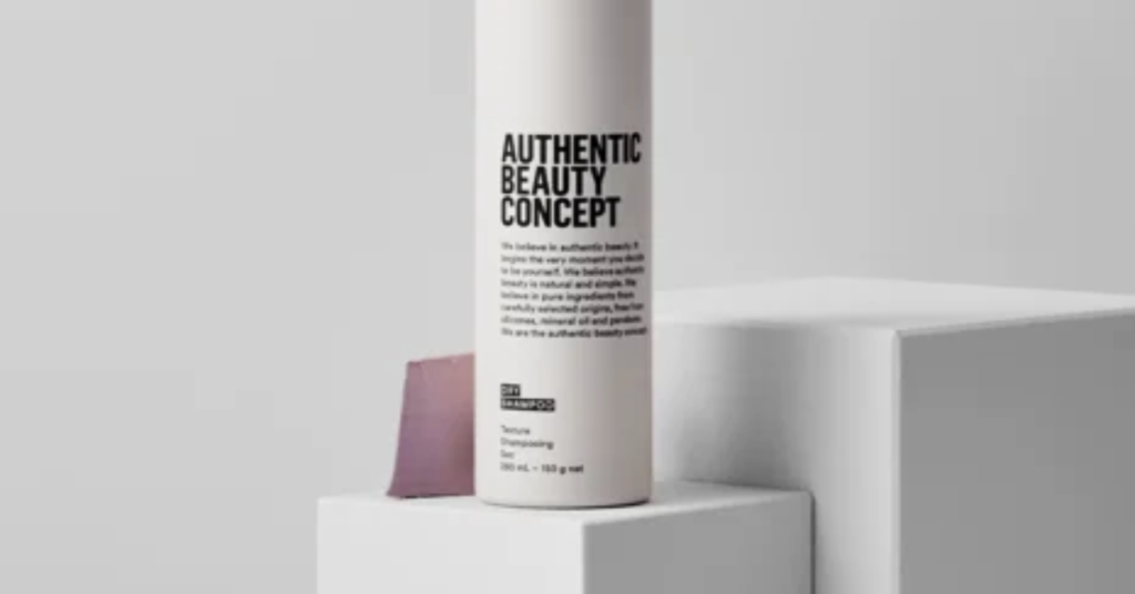 Dry Shampoo da Authentic Beauty Concept, shampoo a seco vegano para refrescar os fios, reduzir a aparência de oleosidade e adicionar textura e volume.